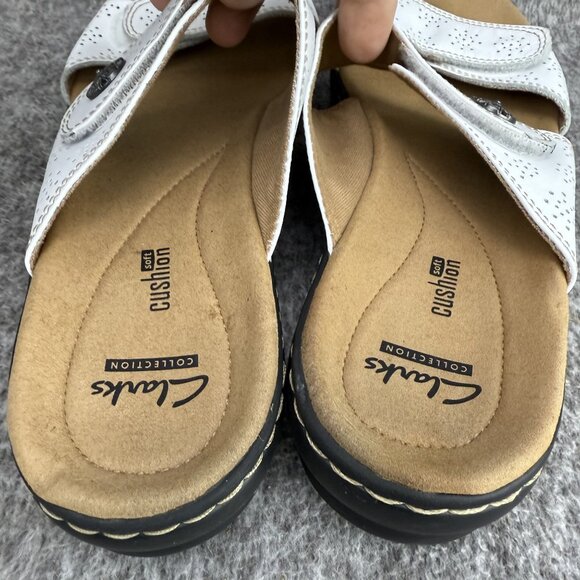 ✅Womens 9M Clarks White Leather Sandals Adjustable Straps Cushion Casual Comfort - Picture 3 of 13